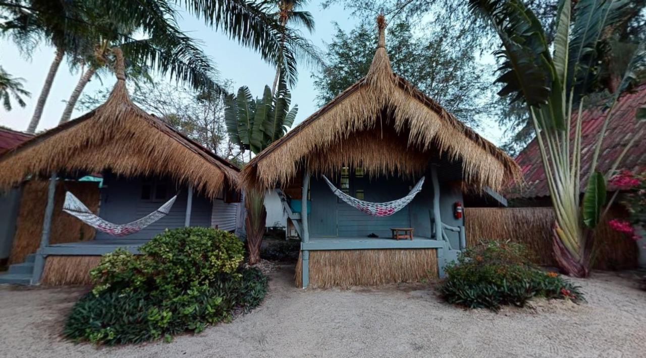 Sea Love Beach Bar & Bungalows Baan Tai Exterior photo